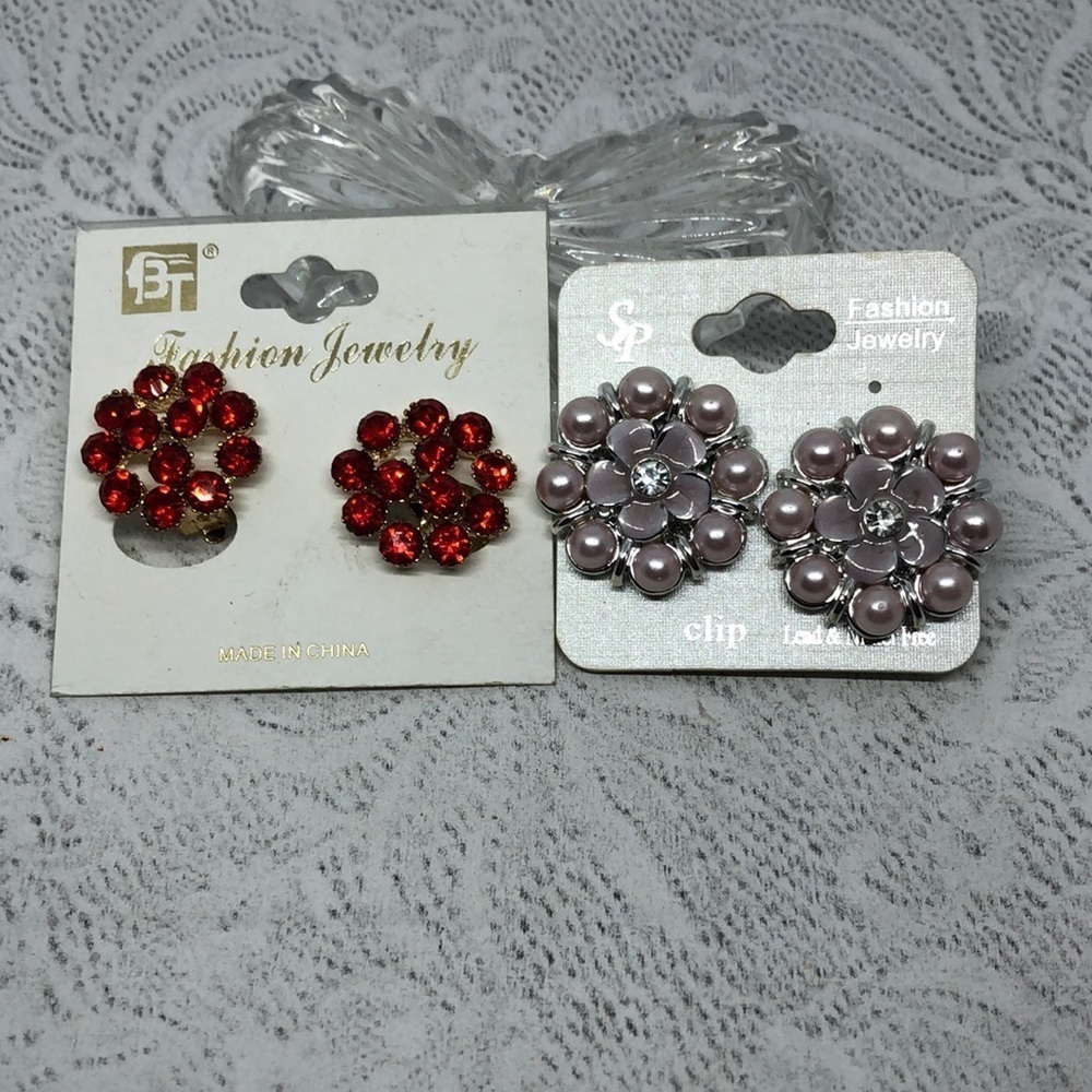 Bundle lot 2 retro style bejeweled flower shaped clip on earrings statement
